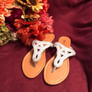 🍁💎 EUC Rue21 gemmed thong sandals-size 7/8 🍁💎